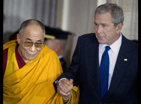 upload_to/images_forum/6006-bush_gives_dalai_lama_congressional_medal_china_furious.jpg
